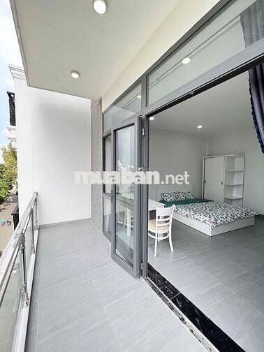 CĂN HỘ STUDIO BALCONY VIEW BỜ KÈ NGAY GA SÀI GÒN - VÒNG XOAY DÂN CHỦ