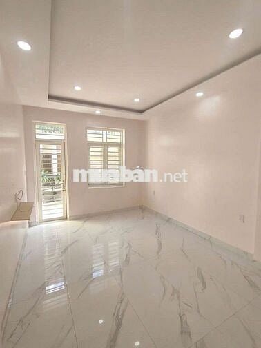 CHO THUÊ NHÀ MẶT TIỀN ĐƯỜNG HIỀN VƯƠNG, DT 4X18 TRỆT 3 LẦU