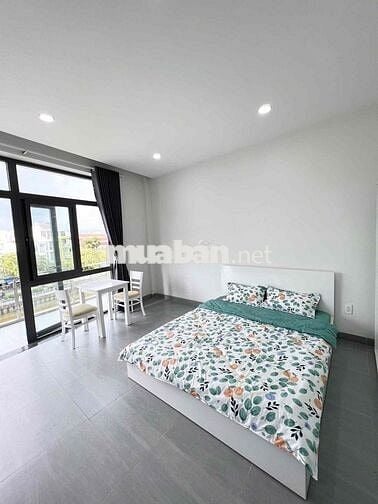 CĂN HỘ STUDIO BALCONY VIEW BỜ KÈ NGAY GA SÀI GÒN - VÒNG XOAY DÂN CHỦ