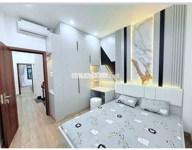 Chính chủ bán gấp nhà Thanh Trì
DT40m, 5T ô tô đỗ cửa KD đỉnh
Giá6.5tỷ