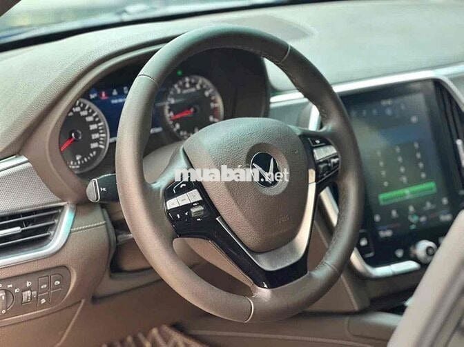 VinFast Lux SA2.0 2021 Plus 2.0 AT - 50000 km