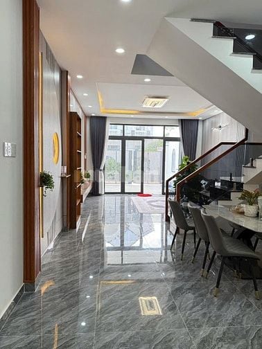 CHỦ GIẢM 200 TRIỆU BÁN GẤP NHÀ 1T/1L MỚI 100% ĐƯỜNG HUỲNH VĂN LUỸ 