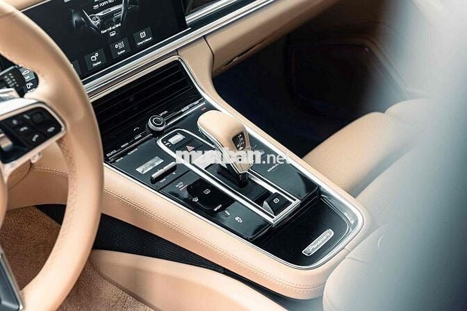Porsche Panamera Model 2018 . Đỏ - Kem . Full BD