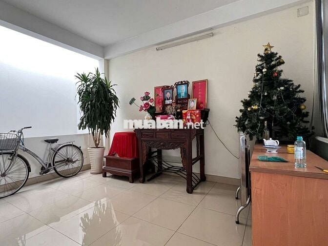 Bán nhà khu 10ha, 5x20.xd trệt 4 lầu.  .nhà mới đẹp. Hoàn công đầy đủ.