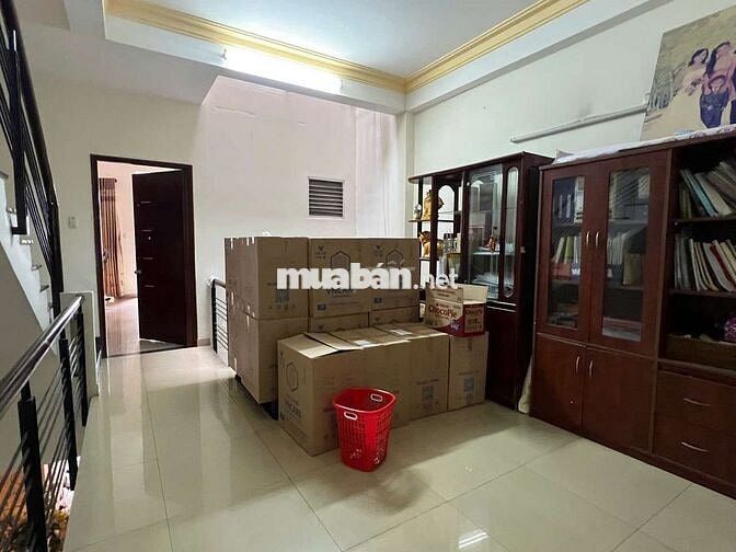 Bán nhà khu 10ha, 5x20.xd trệt 4 lầu.  .nhà mới đẹp. Hoàn công đầy đủ.