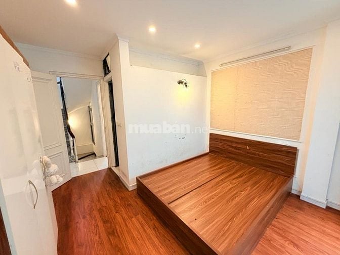 Bán gấp nhà Võng Thị. 6tầng cách hồ Tây 3phút đi bộ.