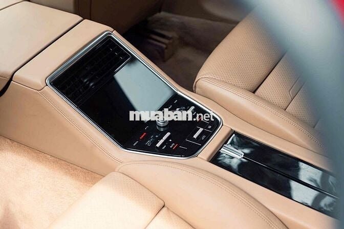 Porsche Panamera Model 2018 . Đỏ - Kem . Full BD