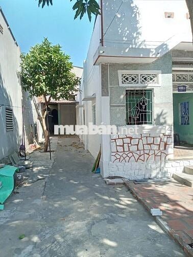 Bán nhà cấp4 gần chợ,hẻm xe hoi.