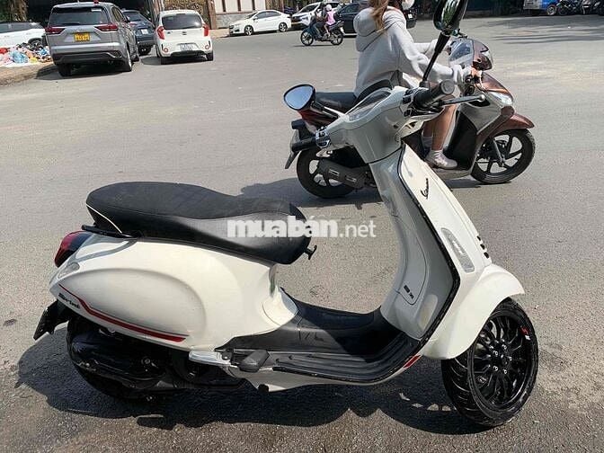 chính chủ cần bán xe vespa màu trắng