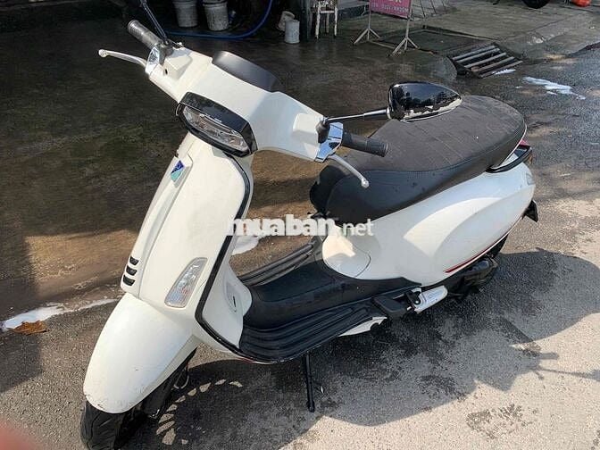 chính chủ cần bán xe vespa màu trắng