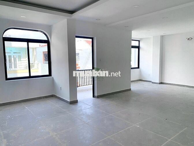 CHO THUÊ NHÀ KINH DOANH 4 TẦNG MỚI BÀN CỜ TRUNG TÂM GIÁ 45 TRIỆU/THÁNG