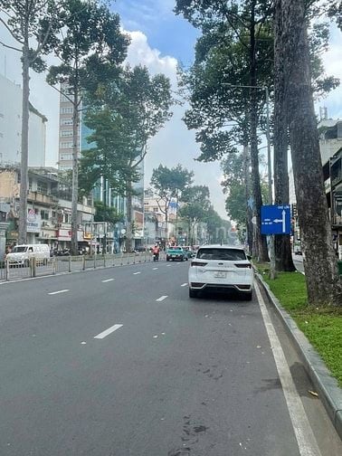 Bán gấp nhà MT Trần Hưng Đạo đoạn 2 chiều P5 Q5 DT 4 x 22m  giá 29 tỷ