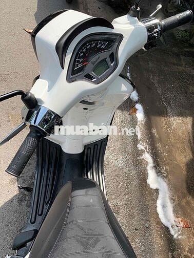 chính chủ cần bán xe vespa màu trắng