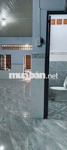 Nhà nguyên căn 1 trệt 1 lầu, dt 5,5×10 có 4pn,2wc. Khu vực an ninh tốt