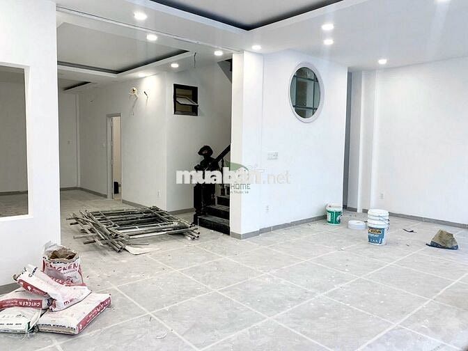 CHO THUÊ NHÀ KINH DOANH 4 TẦNG MỚI BÀN CỜ TRUNG TÂM GIÁ 45 TRIỆU/THÁNG