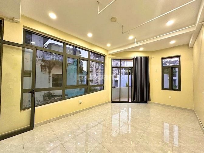 Bán nhà mặt phố Hoàng Sa, 21,5 tỷ, 64m2, giá ưu đãi, view đẹp