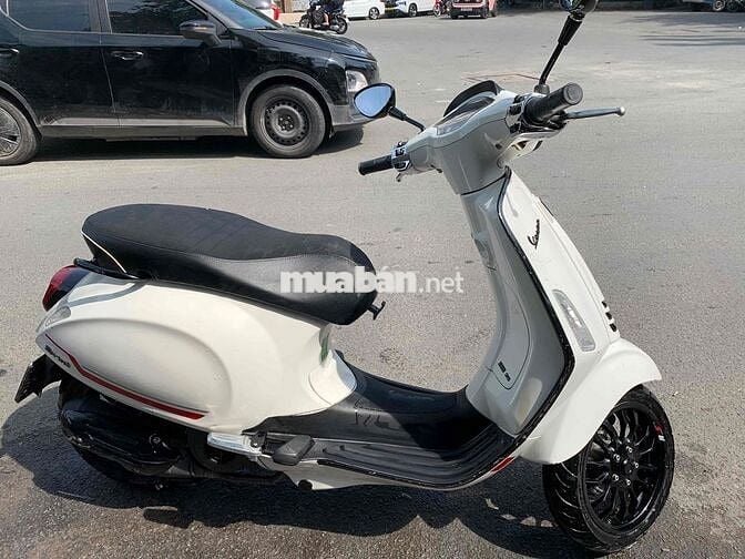 chính chủ cần bán xe vespa màu trắng