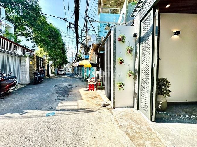 Bán nhà mới mặt tiền kinh doanh- Gần Công Viên Gia Định