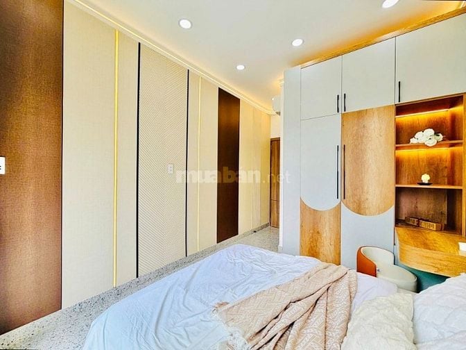 Bán nhà mới mặt tiền kinh doanh- Gần Công Viên Gia Định