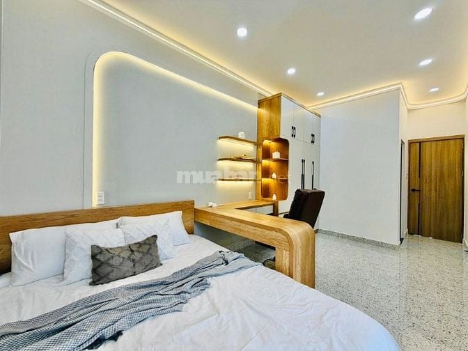 Bán nhà mới mặt tiền kinh doanh- Gần Công Viên Gia Định