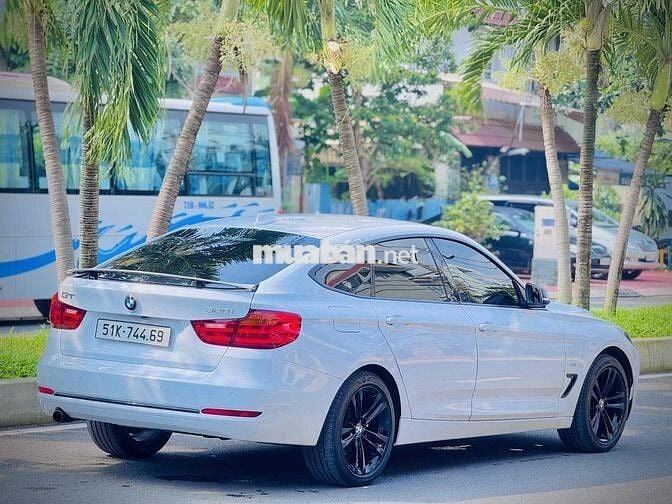 BMW 3 Series 2015 320i GT - 80000 km