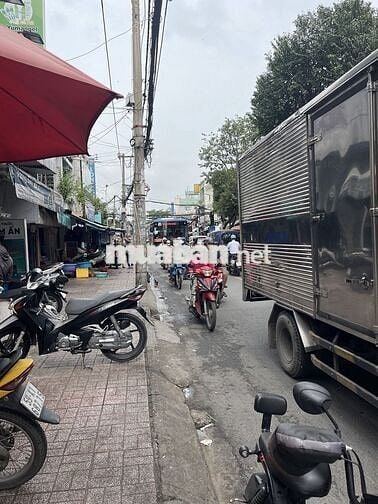 Nhà mặt tiền cạnh hẻm, sát bên trường cấp 1-3-2, siêu thị, chợ, bvq6