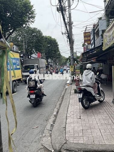 Nhà mặt tiền cạnh hẻm, sát bên trường cấp 1-3-2, siêu thị, chợ, bvq6