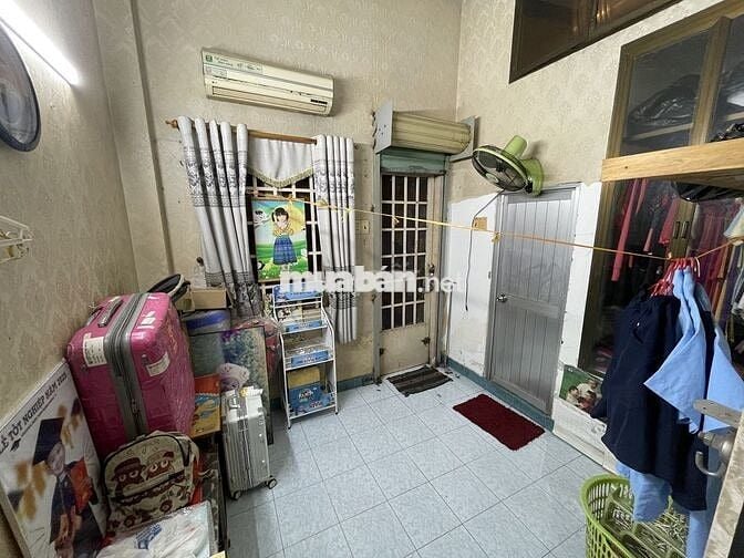 Nhà mặt tiền cạnh hẻm, sát bên trường cấp 1-3-2, siêu thị, chợ, bvq6