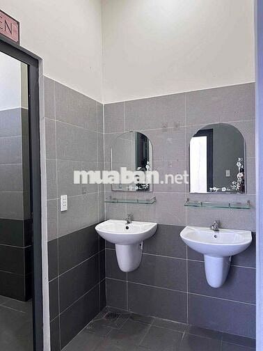 Mặt bằng ngay Becamex 7,5x35m. 1 trệt 2 Lầu sẵn máy lạnh