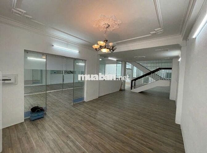 CHO THUÊ NHÀ MẶT TIỀN ĐƯỜNG BẠCH ĐẰNG, DT 9X23 TRỆT LẦU