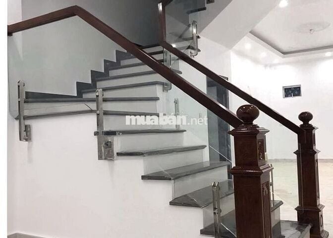 Chính chủ cho thuê nhà lô góc, Hàng Bạc, thang máy, 111m2x 4T -44 Tr