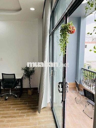 Khách Cần Pass Phòng - Ban Công - Hầm Xe - Thang Máy