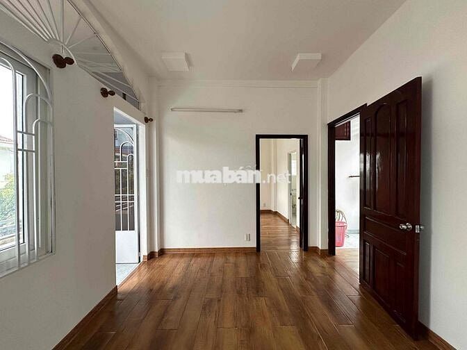 Nhà cho thuê ngang 8m kinh doanh tự do