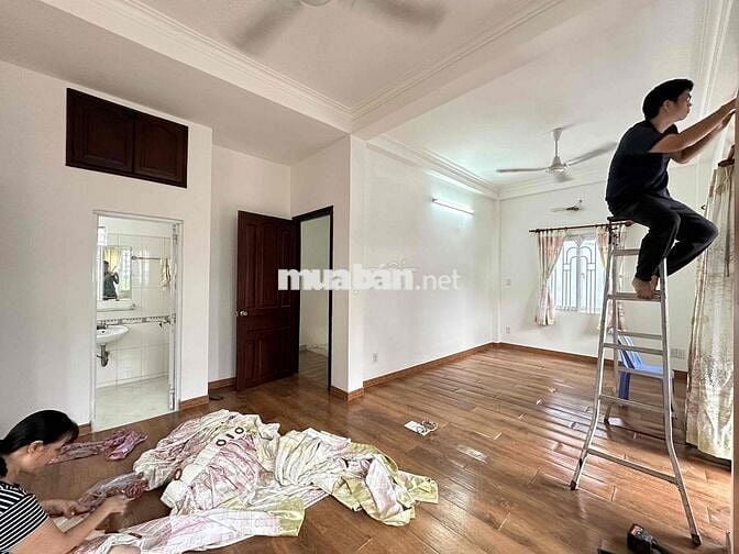 Nhà cho thuê ngang 8m kinh doanh tự do