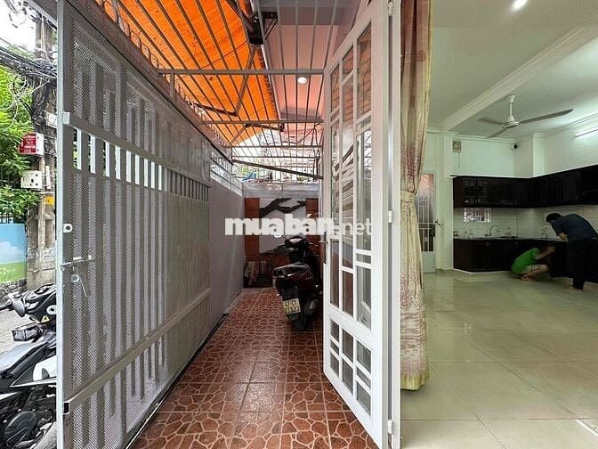 Nhà cho thuê ngang 8m kinh doanh tự do