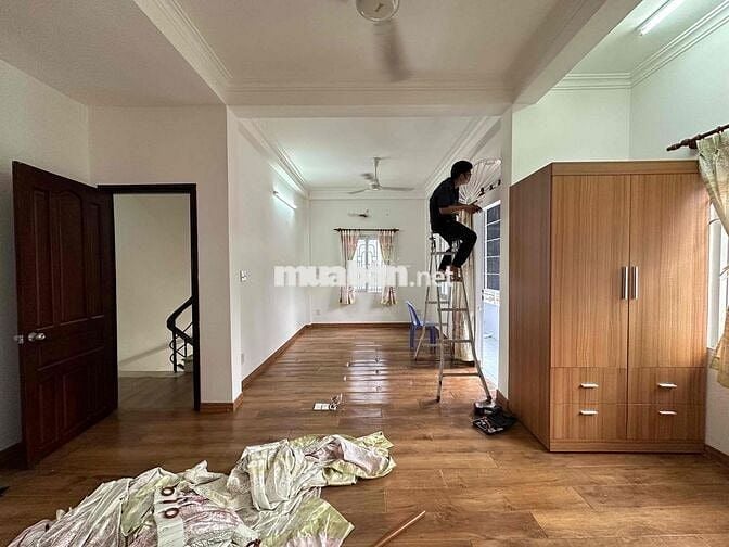 Nhà cho thuê ngang 8m kinh doanh tự do