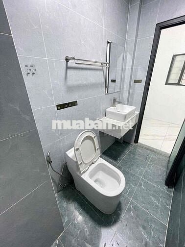 Căn 2PN1WC rộng 40m2 + nhà thang máy + có sân sau