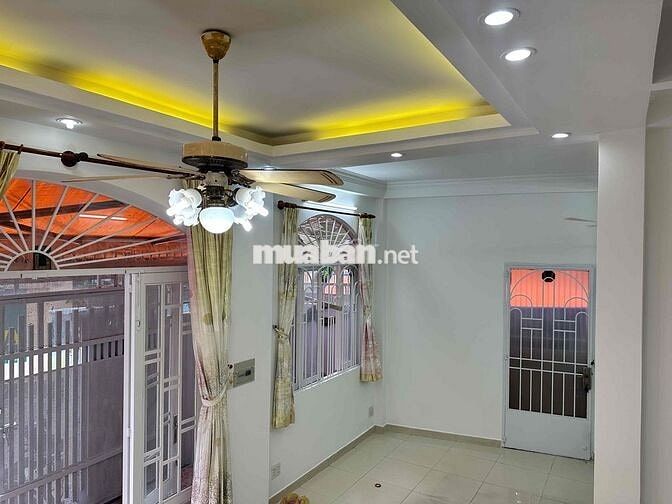 Nhà cho thuê ngang 8m kinh doanh tự do