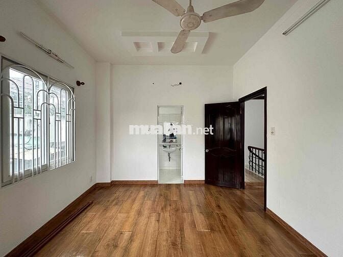 Nhà cho thuê ngang 8m kinh doanh tự do