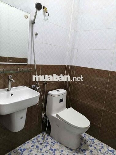 Nhà Bán . DT 2m6x12 .1 lầu 2 phòng .2 wc Phường 3 Q8