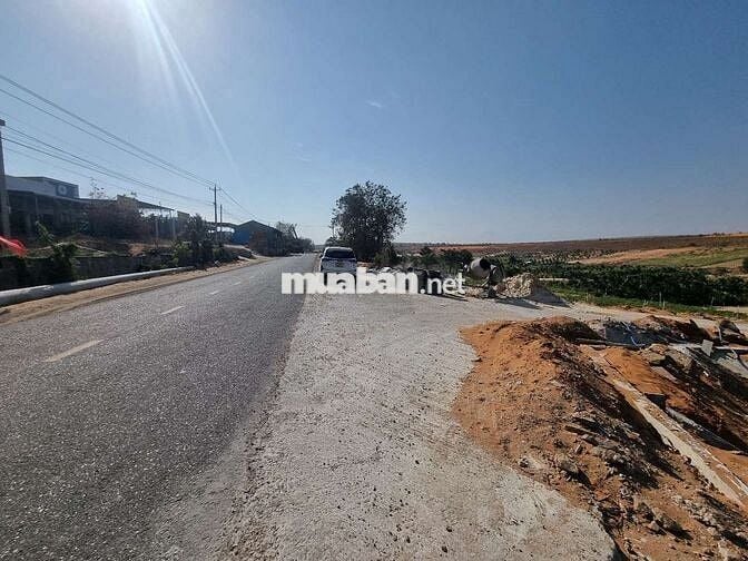 Chính chủ bán mặt tiền DT715, dt hơn 1250m2, ngay sân bay Phan Thiết