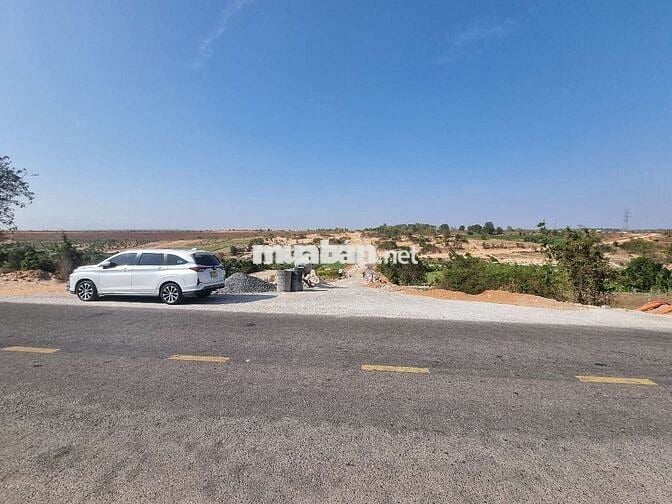 Chính chủ bán mặt tiền DT715, dt hơn 1250m2, ngay sân bay Phan Thiết