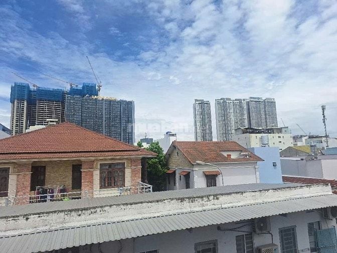 Nhà 3 tầng hẻm xe hơi 803 HTP Quận 7. 7*19, hơn 9 tỷ.