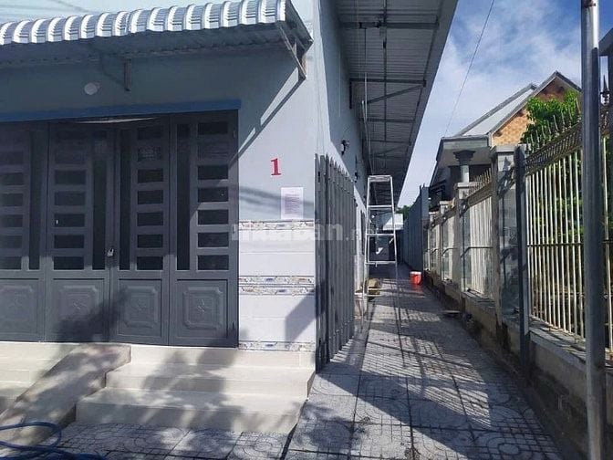 Cô Hồng về Đồng Tháp ở với con cần bán gấp dãy trọ Bình Chánh 860TR