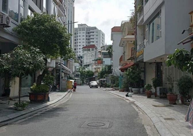 Chính chủ cần bán mảnh đất ngõ 603 Lạc Long Quân. LH 0983.837.112