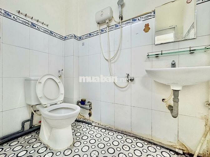 PHÒNG FULL NỘI THẤT CỬA SỔ LỚN Y HÌNH NGAY NGÃ TƯ HÀNG XANH GẦN HUTECH