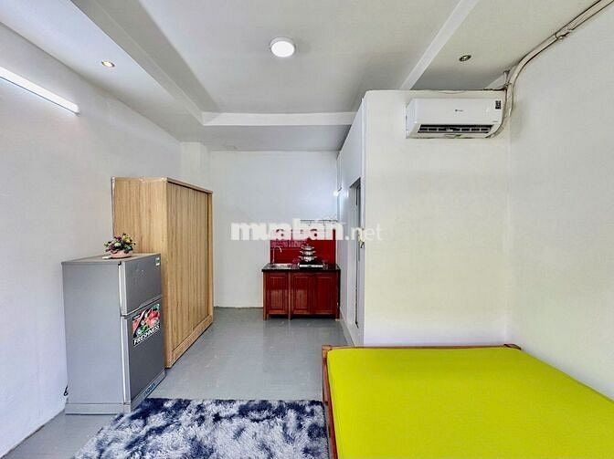 PHÒNG FULL NỘI THẤT CỬA SỔ LỚN Y HÌNH NGAY NGÃ TƯ HÀNG XANH GẦN HUTECH