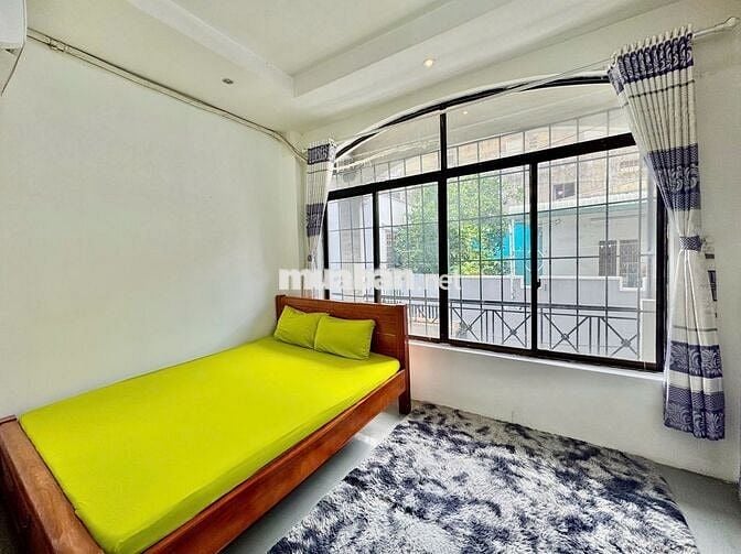 PHÒNG FULL NỘI THẤT CỬA SỔ LỚN Y HÌNH NGAY NGÃ TƯ HÀNG XANH GẦN HUTECH