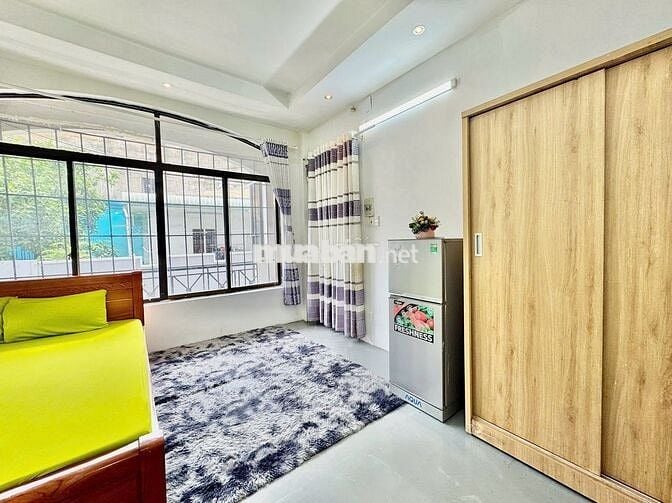 PHÒNG FULL NỘI THẤT CỬA SỔ LỚN Y HÌNH NGAY NGÃ TƯ HÀNG XANH GẦN HUTECH