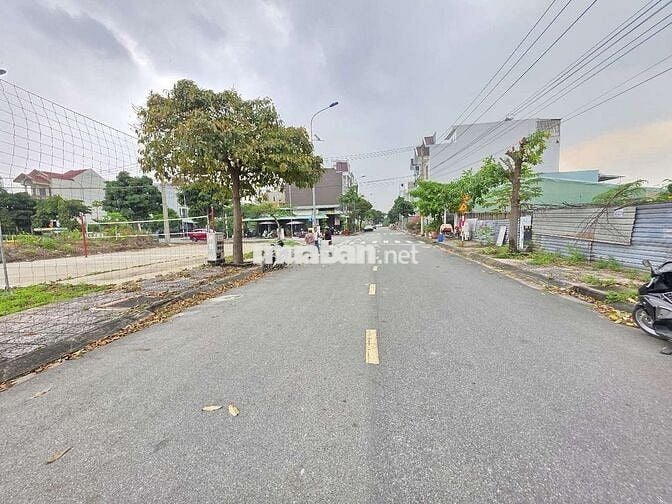 Đất đẹp 95m ngay cổng trục chính kinh doanh kdc Phúc Đạt gần Vincom550